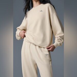 Alo Accolade Sweatsuit in Oat Milk